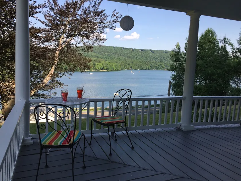 Berkshire Lakefront House with Amazing Views - Image 1