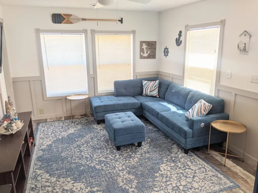 Cozy Cottage Across from Lake Huron - Image 1