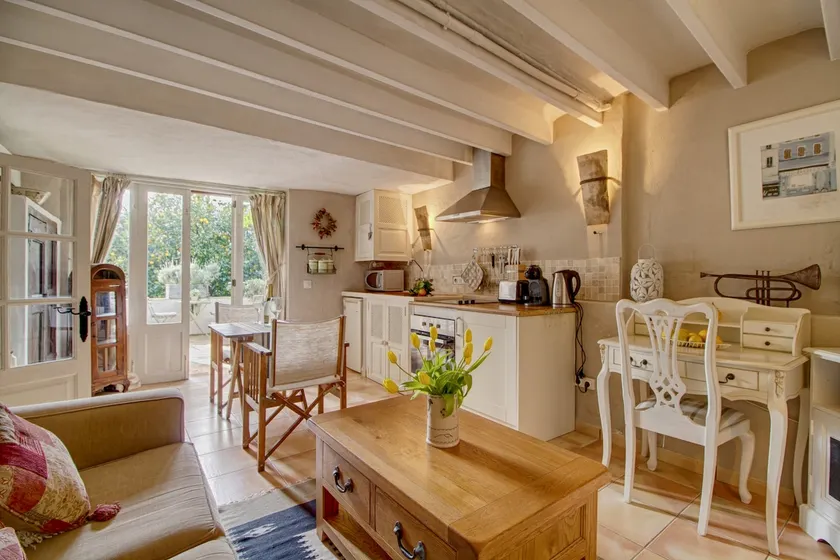 Stunning, romantic 1 Bedroom Property With Terrace - Image 1