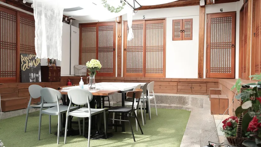 Whole[4rooms/4bathrooms]5 min from GyeongbokPalace - Image 1