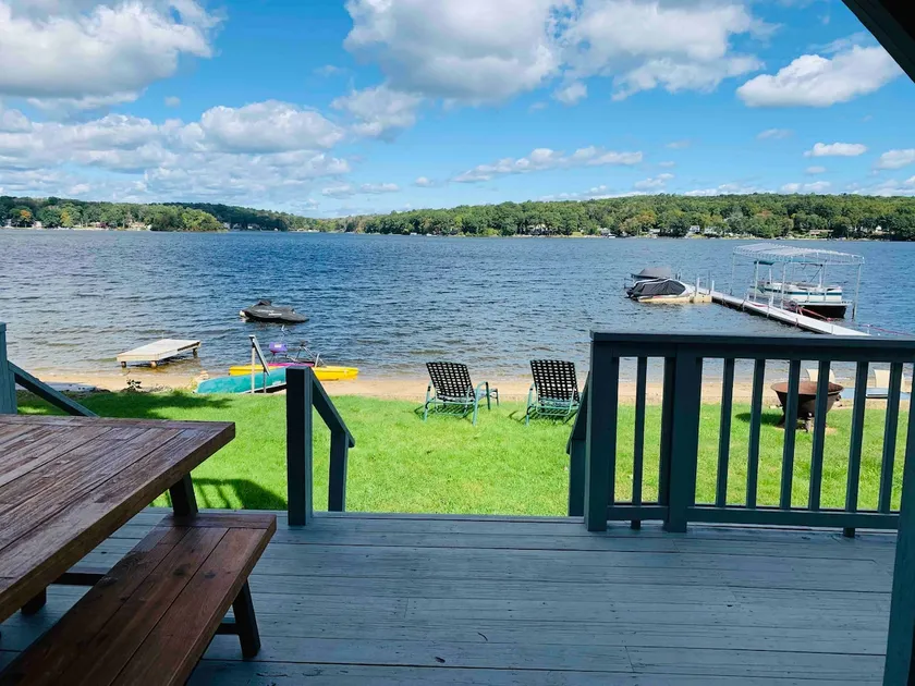 Waterfront 10 min to Uconn - fire pit outdoor tv - Image 1