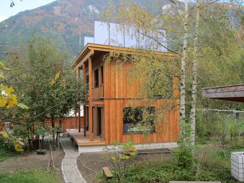 Living with wood, stone, glass and clay - Image 1