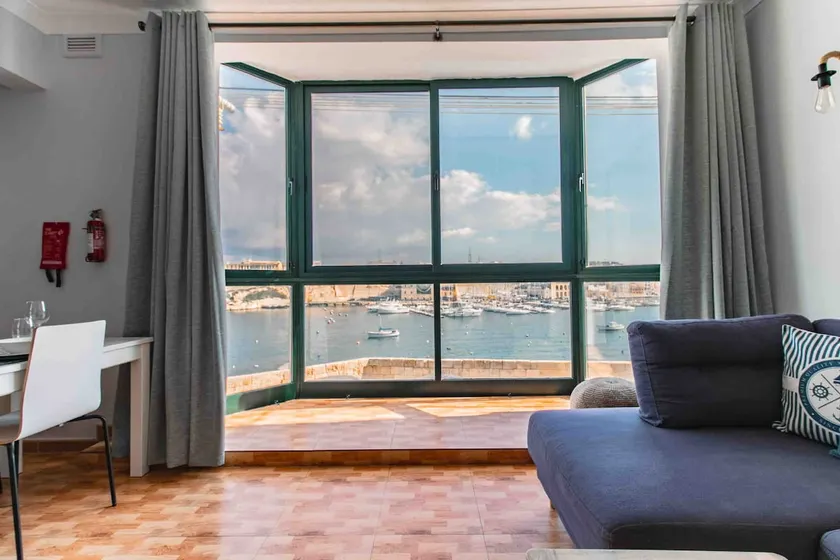 Grand Harbour View One Bed Apartment - Image 1