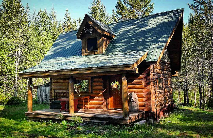Violet Cabin - Off-Grid Sauna Retreat - Image 1