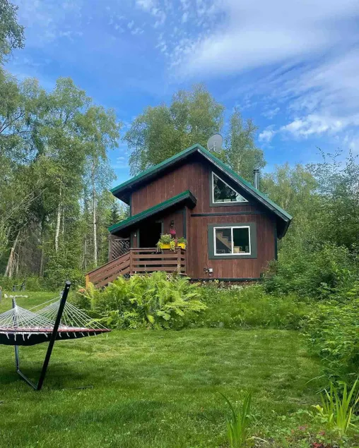 Charming Loft Cabin 7 mins to Downtown Talkeetna - Image 1