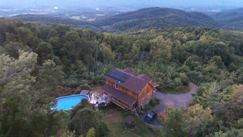Moonshine Log Cabin *Pool*Hot Tub* Views* LogFire - Image 1