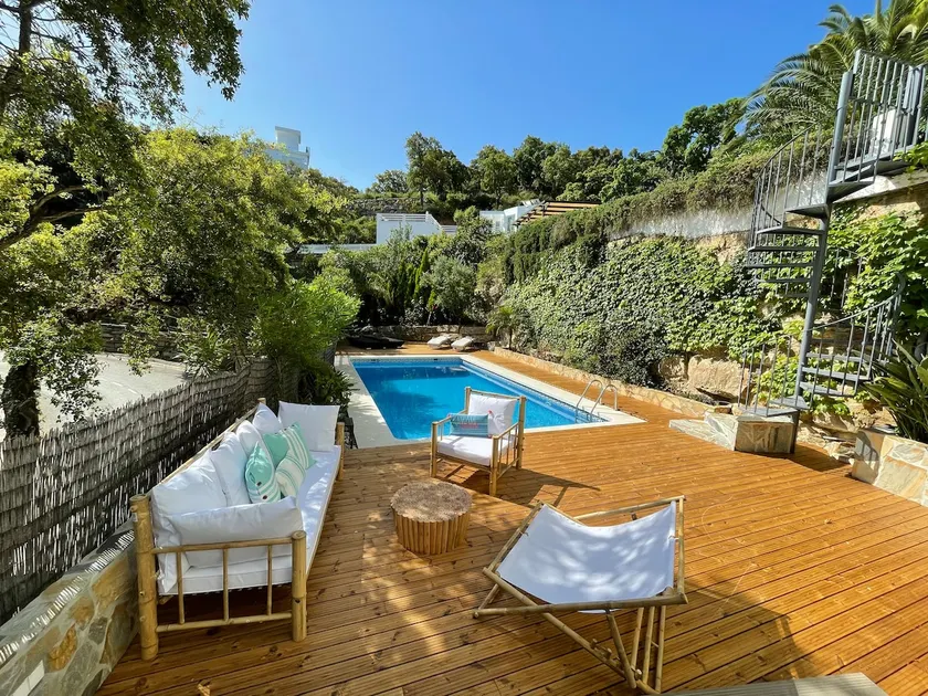 Hideaway Hilltop View - Image 1