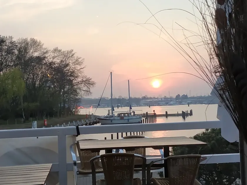 Traveloge mit SCHWIMMBAD und SAUNA - Image 1