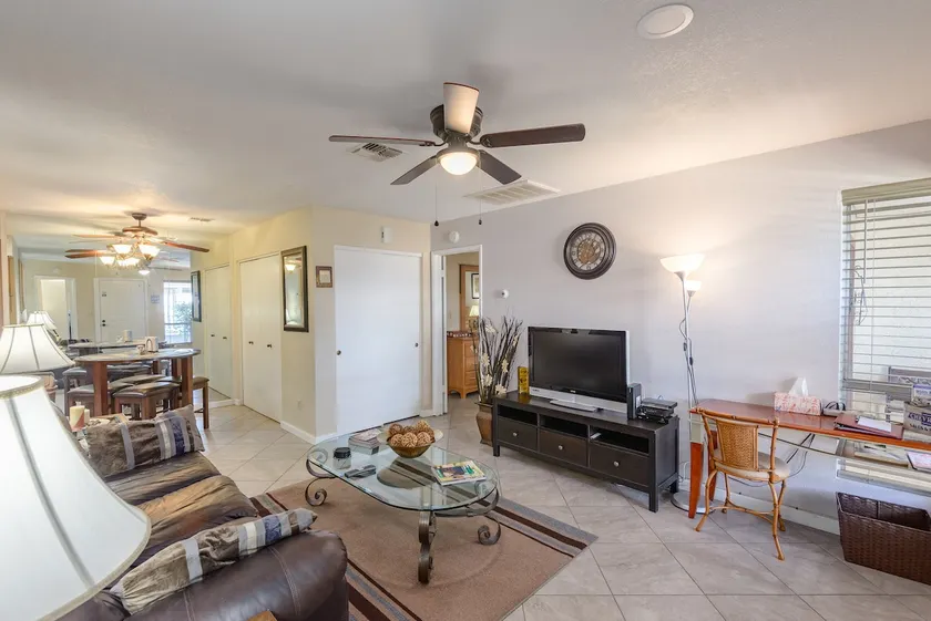 Cozy Townhouse in safe neighborhood. - Image 1