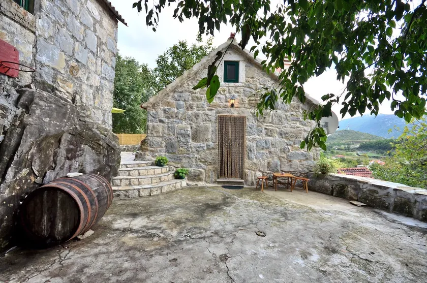BEAUTIFUL STONE HOUSE GATA - Image 1