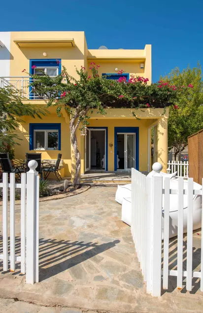 Le Petit Refuge 2 Floor Maisonette with Seaview - Image 1
