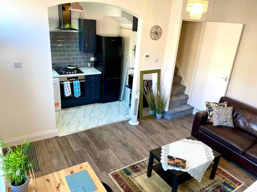Beautiful home near Elland Road stadium - Image 1