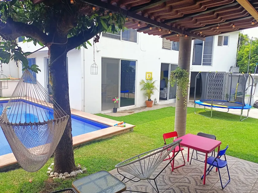 Pool table, game room, swimming pool, trampoline, barbecue - Image 1