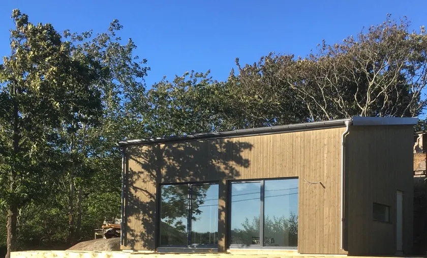 Beautifully-located house with ocean view - Image 1