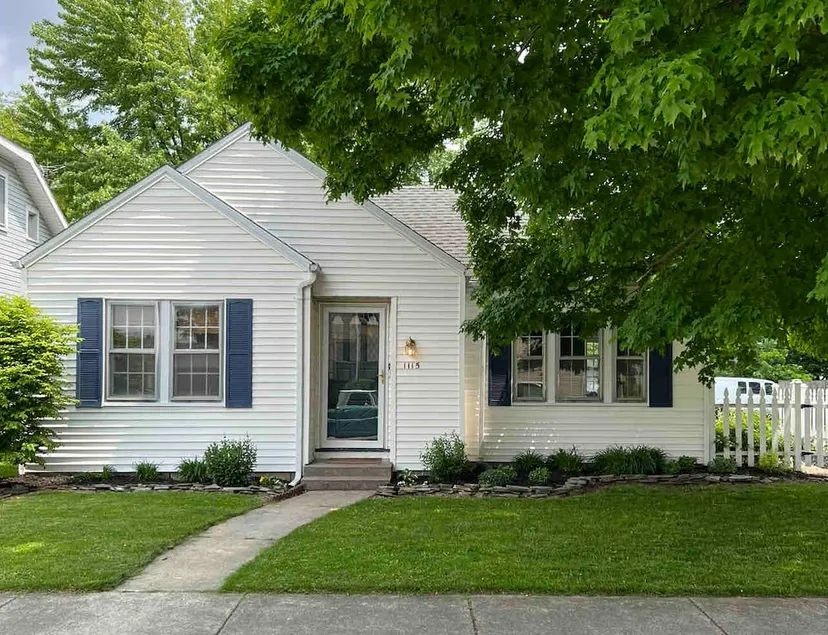 Charming 2 bedroom cottage close to downtown - Image 1