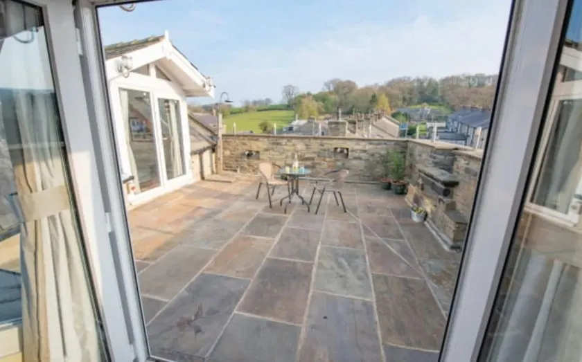 Country penthouse apartment with private terrace - Image 1