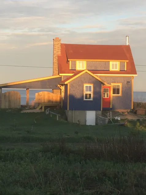 Cliffside house - Image 1