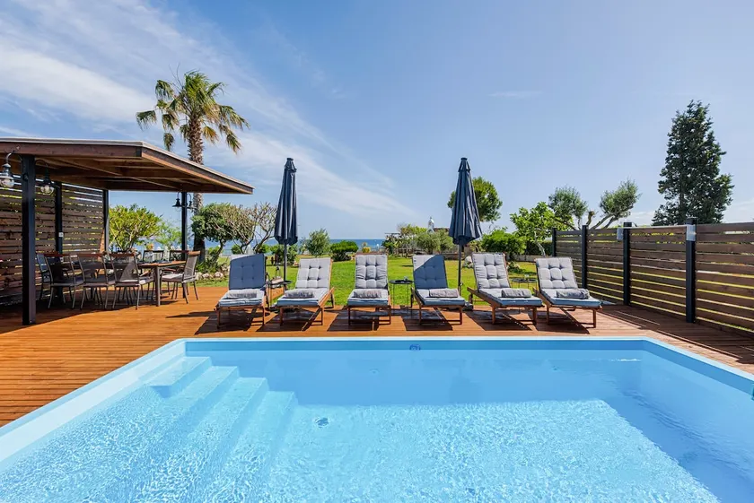 Nastazia Luxury Beach House - Image 1