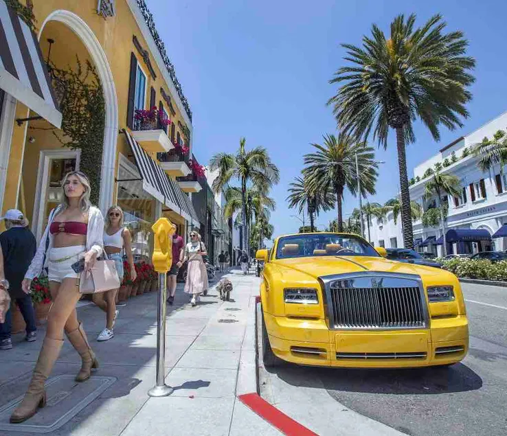 PRIME Beverly Hills Living By RODEO Dr W/Parking! - Image 1