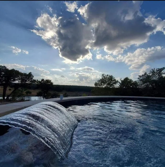 Lake Front, Tubing, Schlitterbahn, Pool & Hot tub! - Image 1