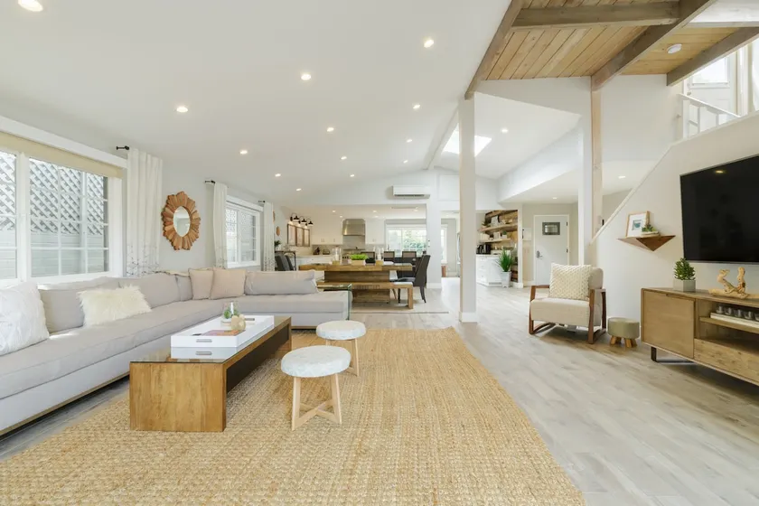 Seven Bedrooms in La Jolla Village - Image 1
