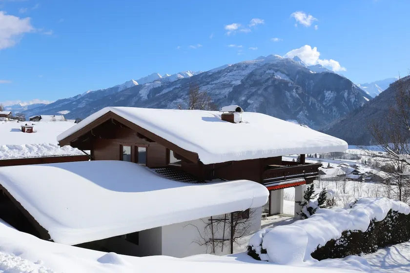 Spacious chalet, 15 minutes away from the ski lift - Image 1