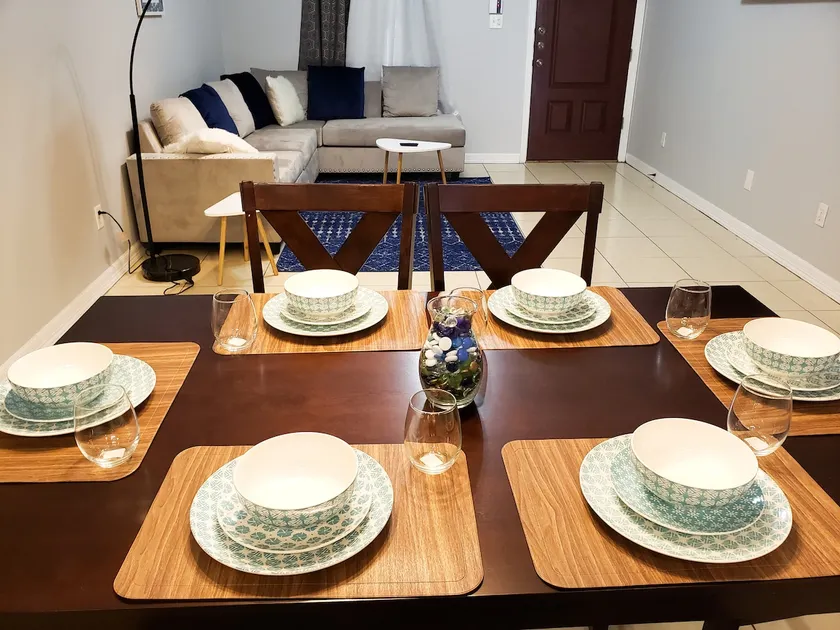 Upscale Townhouse, 6 min to DHR King Size Bed ! - Image 1