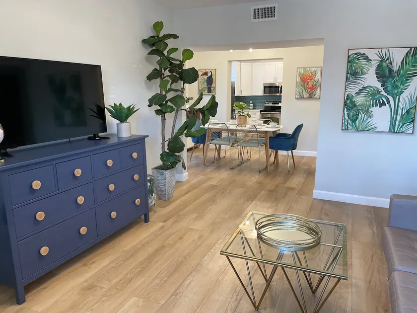 Chic 3 bedroom apt. in Central Miami/Little Havana - Image 1
