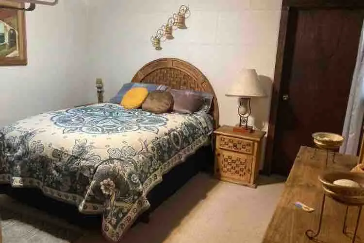 Cozy suite with a private entrance. - Image 1