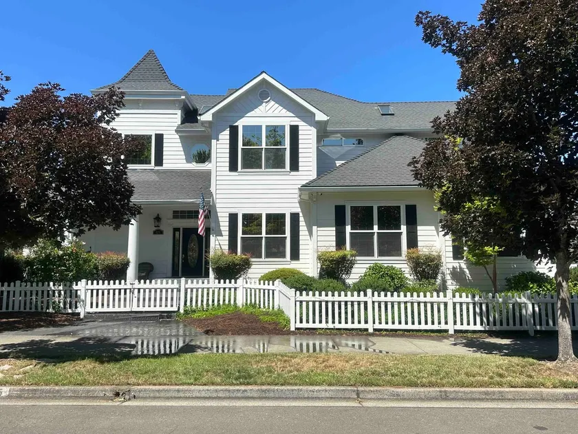 The White House in Central Point - A Stunning Home - Image 1