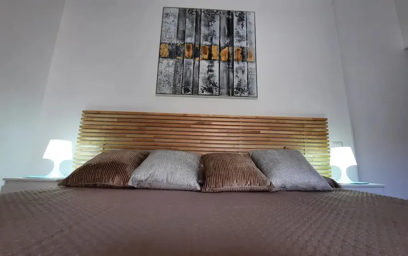 Entire Floor-3 bedrooms with 8 beds - Image 1