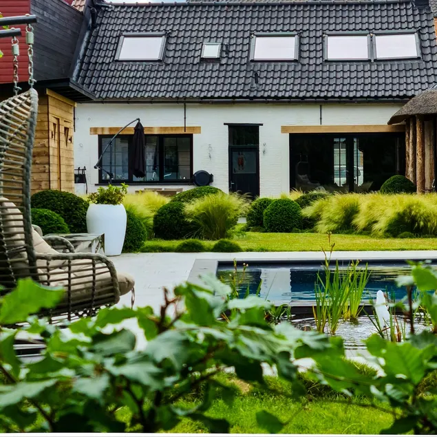 Your luxe private retreat, jacuzzi, pool & sauna - Image 1