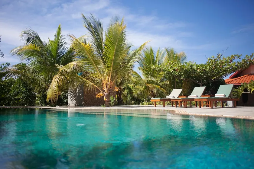 Stylish lakefront safari villa with pool near Yala - Image 1