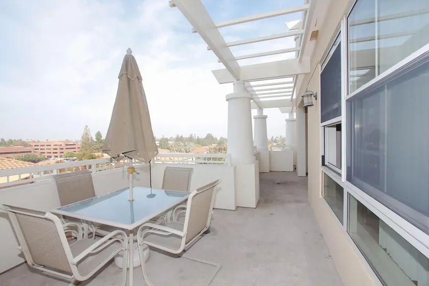 WFH from Penthouse with View and location! - Image 1