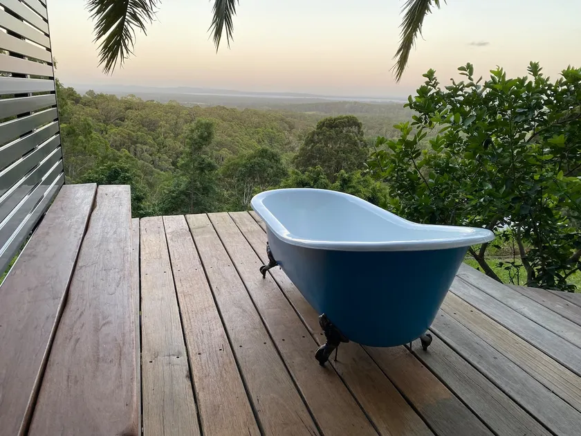 Lingalonga -Rustic loft outdoor bath coastal view - Image 1