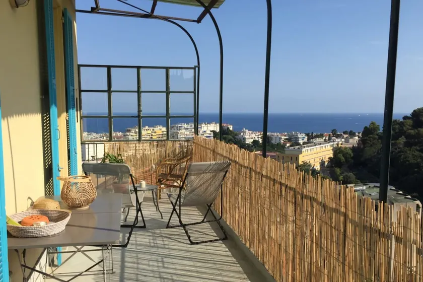 Charming apartment with sea view in a Nice villa - Image 1