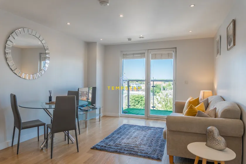 1BR Apt Near Heathrow By Tempstay - Image 1