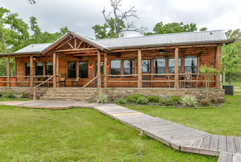 SR Screaming Eagle • Texas Ranch Escape - Image 1