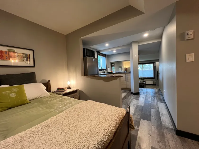 Private Retreat | Near TRU & RIH | Trails - Image 1