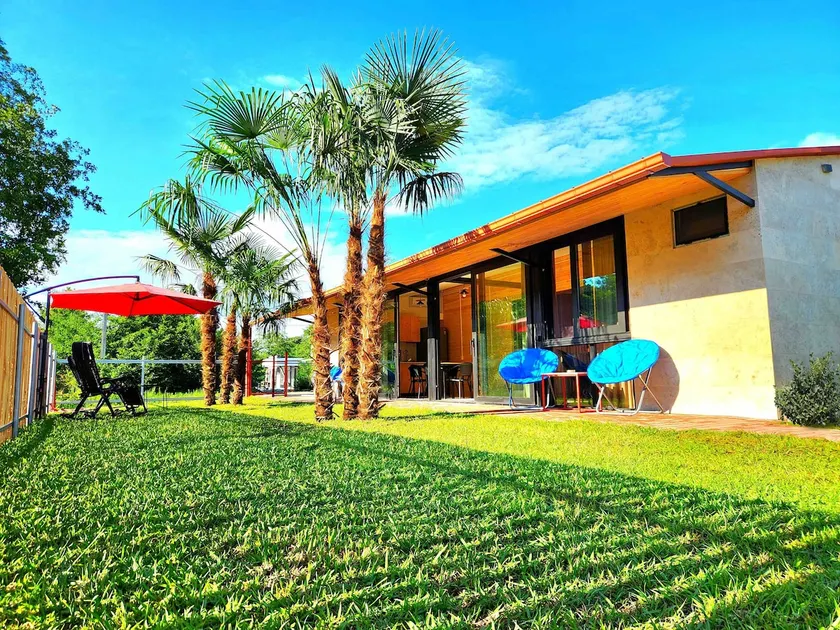 House&Yard Hellen 150m to beach - Image 1