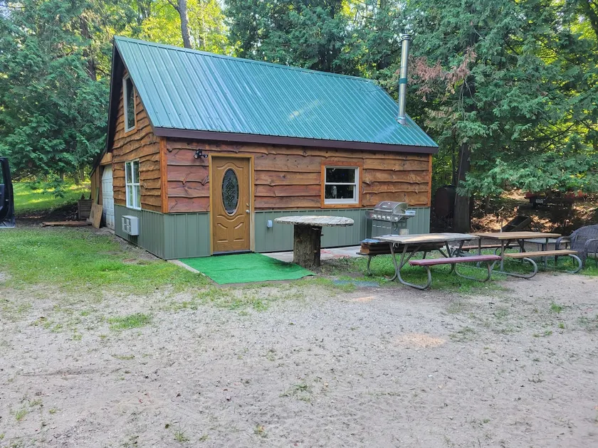 The \"Bear Den\"  Betsie river waterfront Guest home. - Image 1