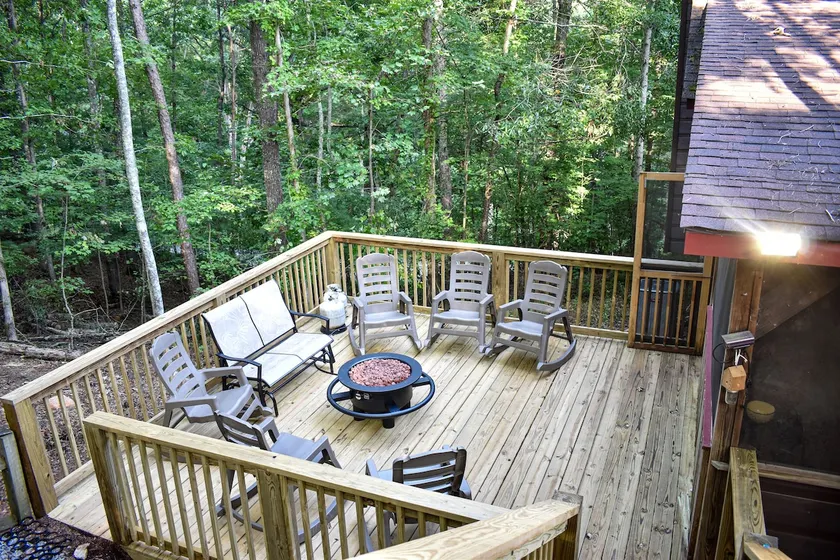 *Deck and Firepit!* + Cozy Bunkhouse - Image 1
