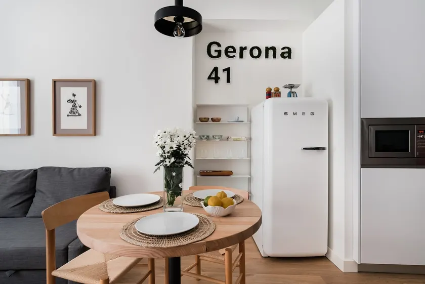 Vintage apartment with patio in a designer building next to the Setas de Sevilla - Image 1