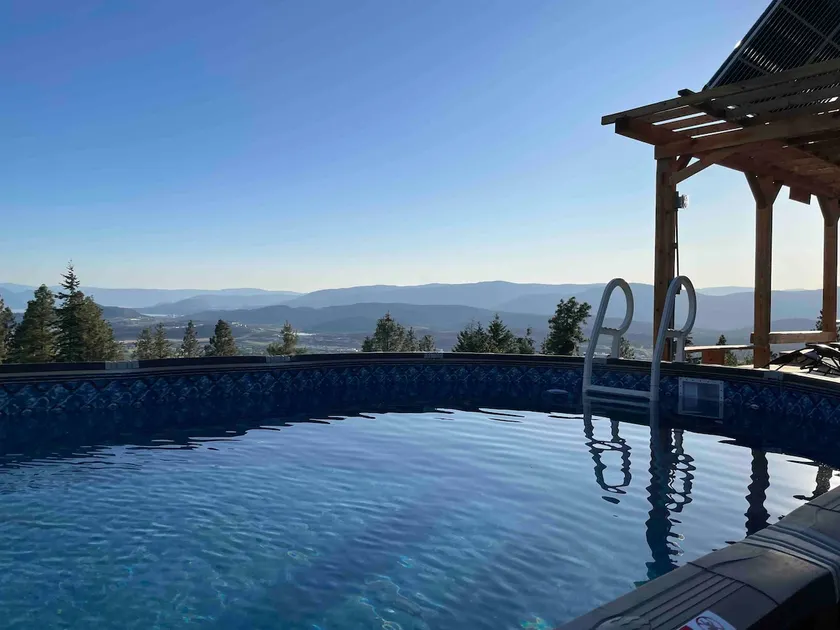 Stunning Mountain House “Parrot Summit” - Image 1