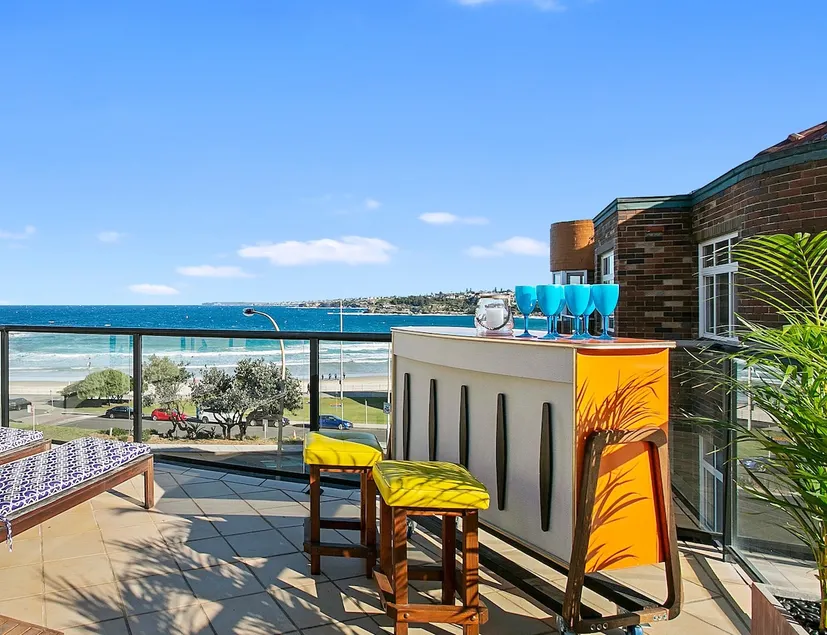 The Rooftop: Beachfront views+ Parking+ BBQ+ Bar - Image 1