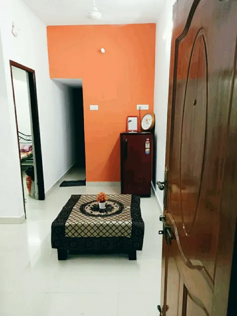 Minimalist Studio in Quiet Residential Area - Image 1