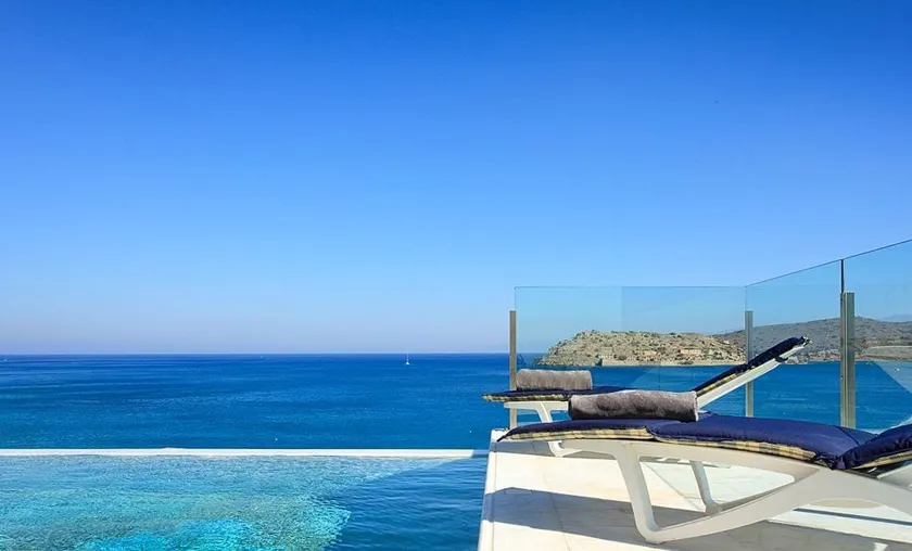 Beachfront Luxury Villa, heated Infinity Pool - Image 1
