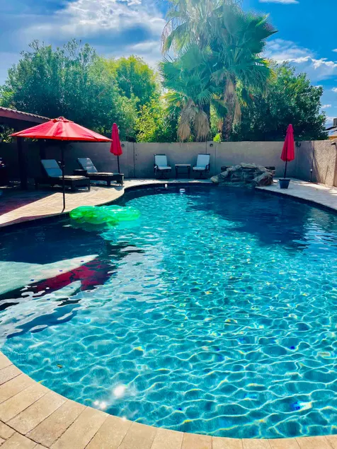 Peaceful 4BR/2 Bath* Heated Pool* Hot Tub* - Image 1