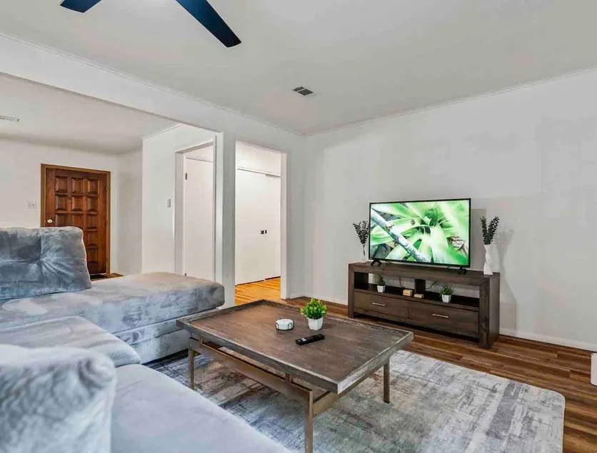 3 BR Spacious and Stylish Home - Image 1