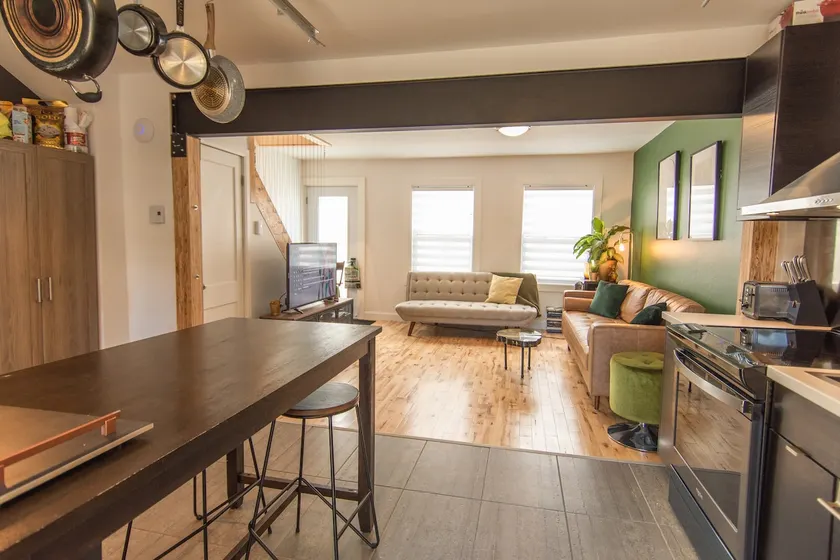5★Urban Retreat | Parking*| Town House | Patio |AC - Image 1